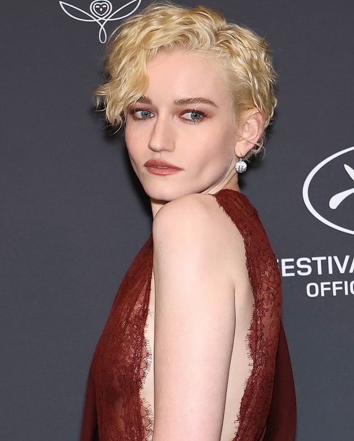 Julia Garner